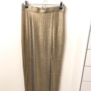 NWOT high-waisted gold metallic maxi skirt w/ slit